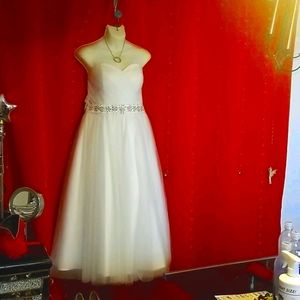 Prom / wedding dress. 36 C-D Bra, 10 Waist. You Will Look Like A Balarina.